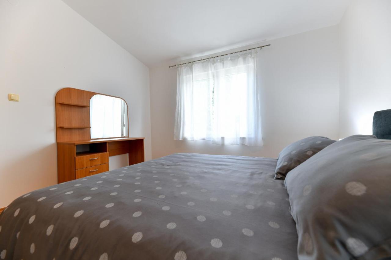 Apartment Holiday On The Puntamika & Borik Beach - *