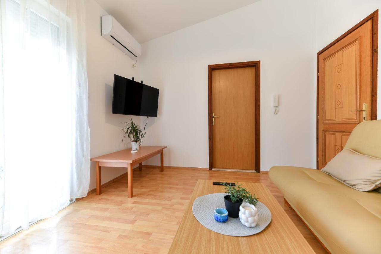 Holiday On The Puntamika & Borik Beach - Apartment Zadar