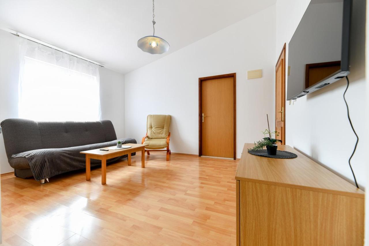 Apartment Holiday On The Puntamika & Borik Beach - *